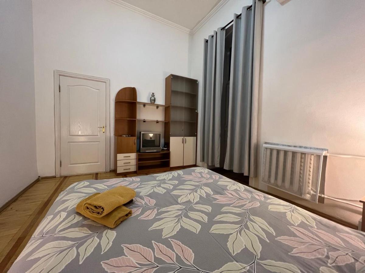 Apartment In The Historic Center キエフ エクステリア 写真