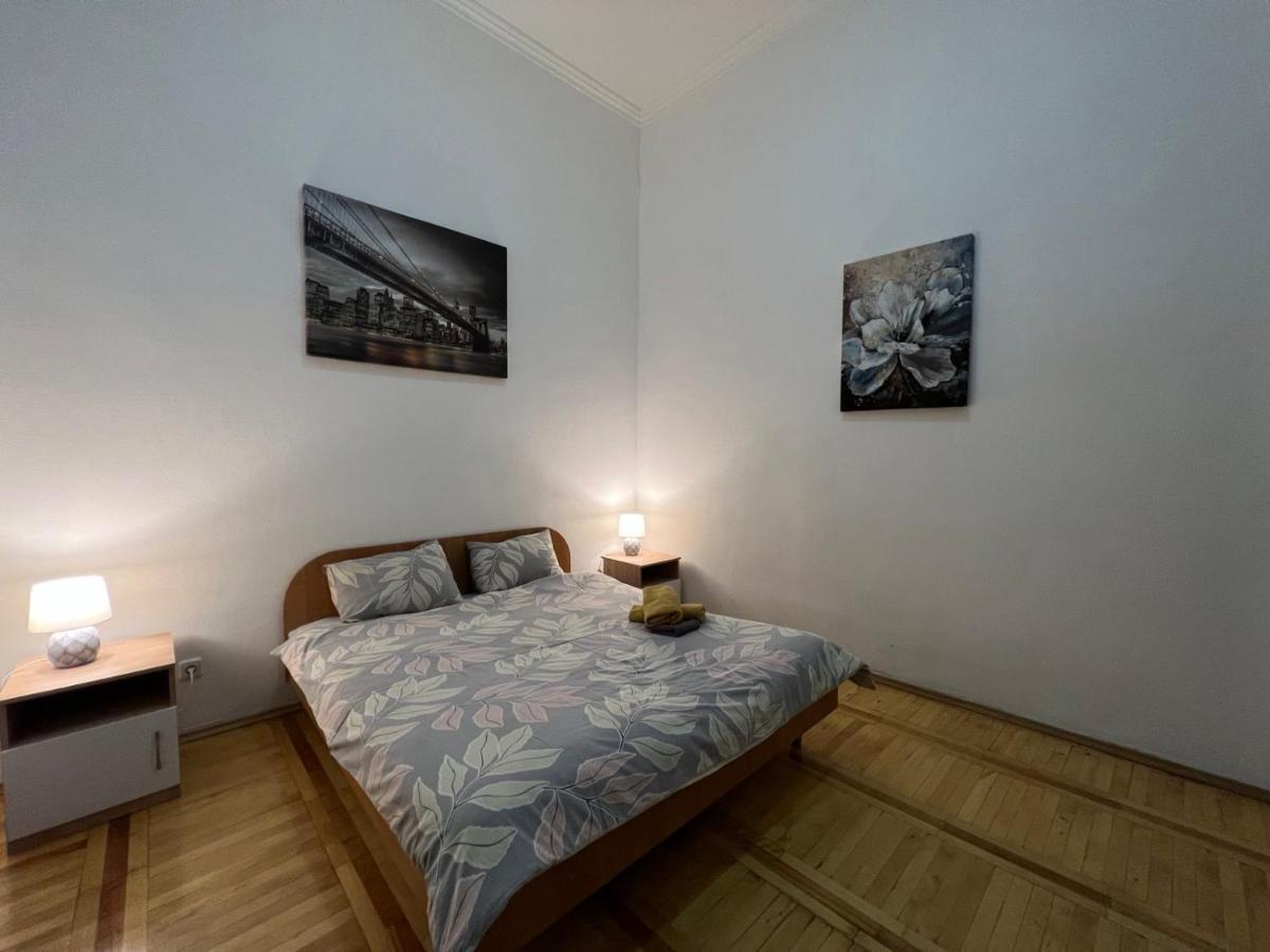 Apartment In The Historic Center キエフ エクステリア 写真