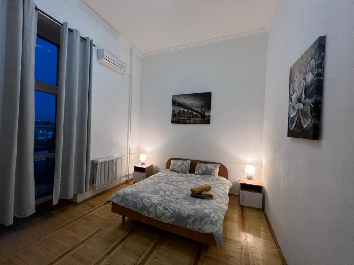 Apartment In The Historic Center キエフ エクステリア 写真