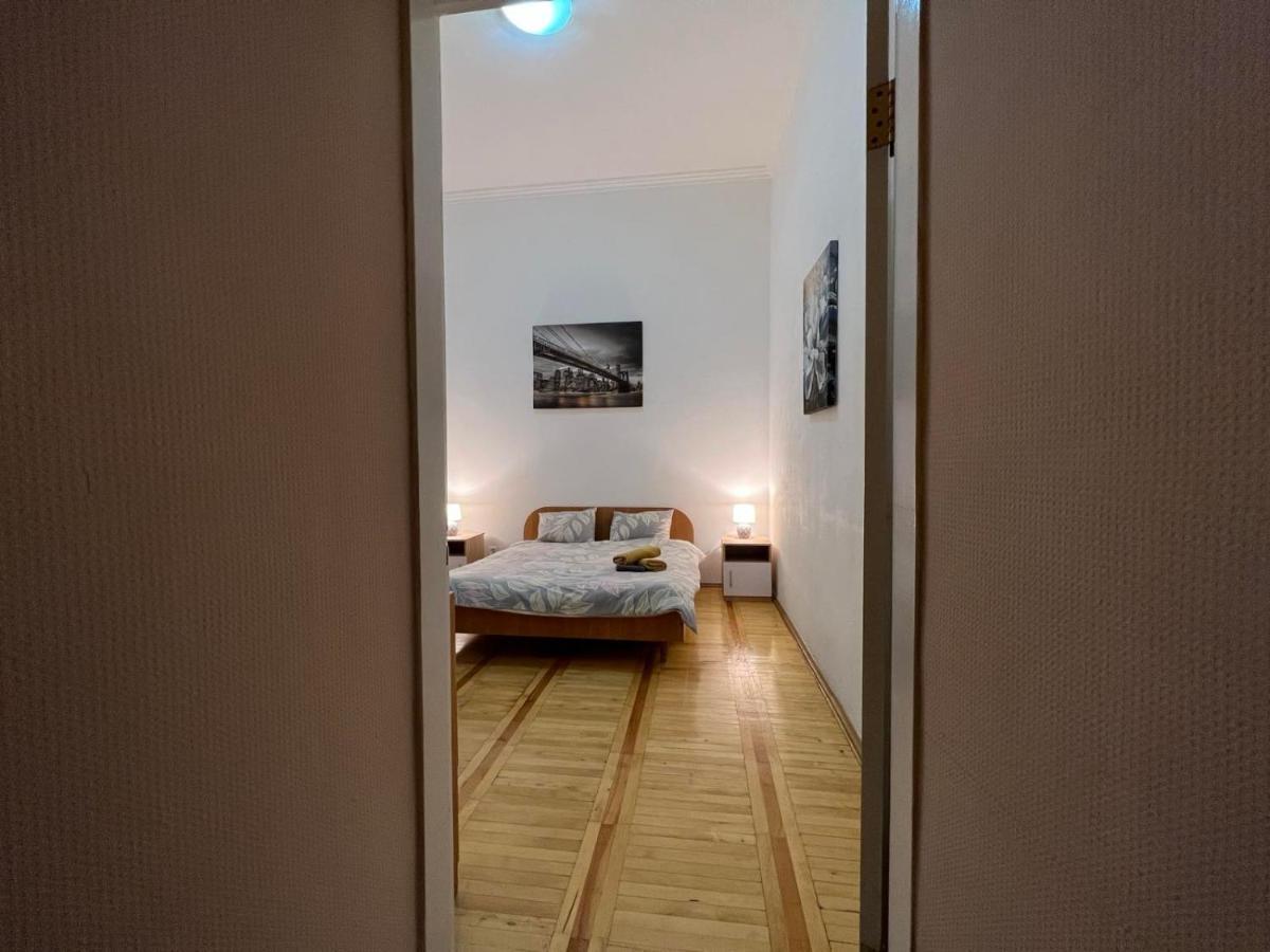 Apartment In The Historic Center キエフ エクステリア 写真